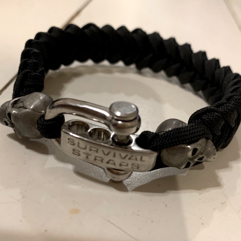 Skull paracord bracelet